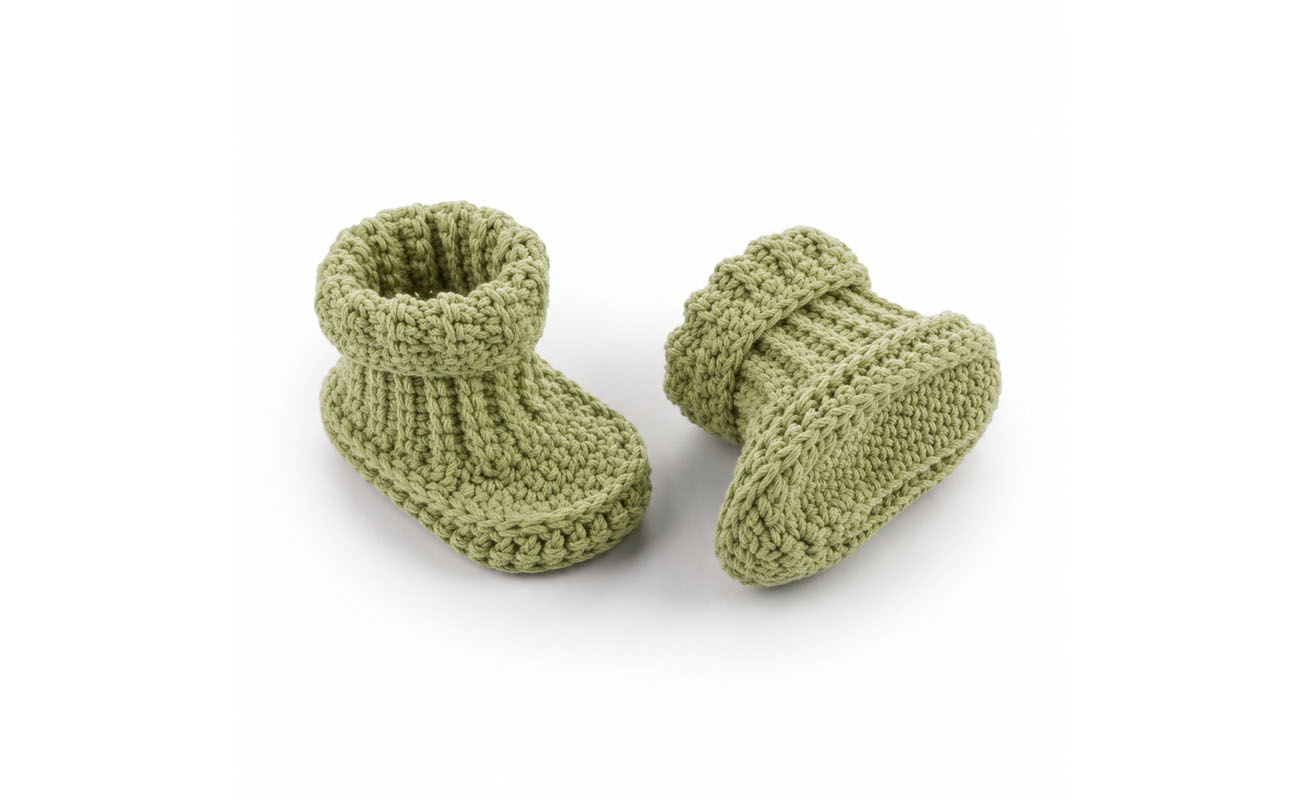 Free Crochet Little Baby Booties Pattern (3, 6 and 12 Months)